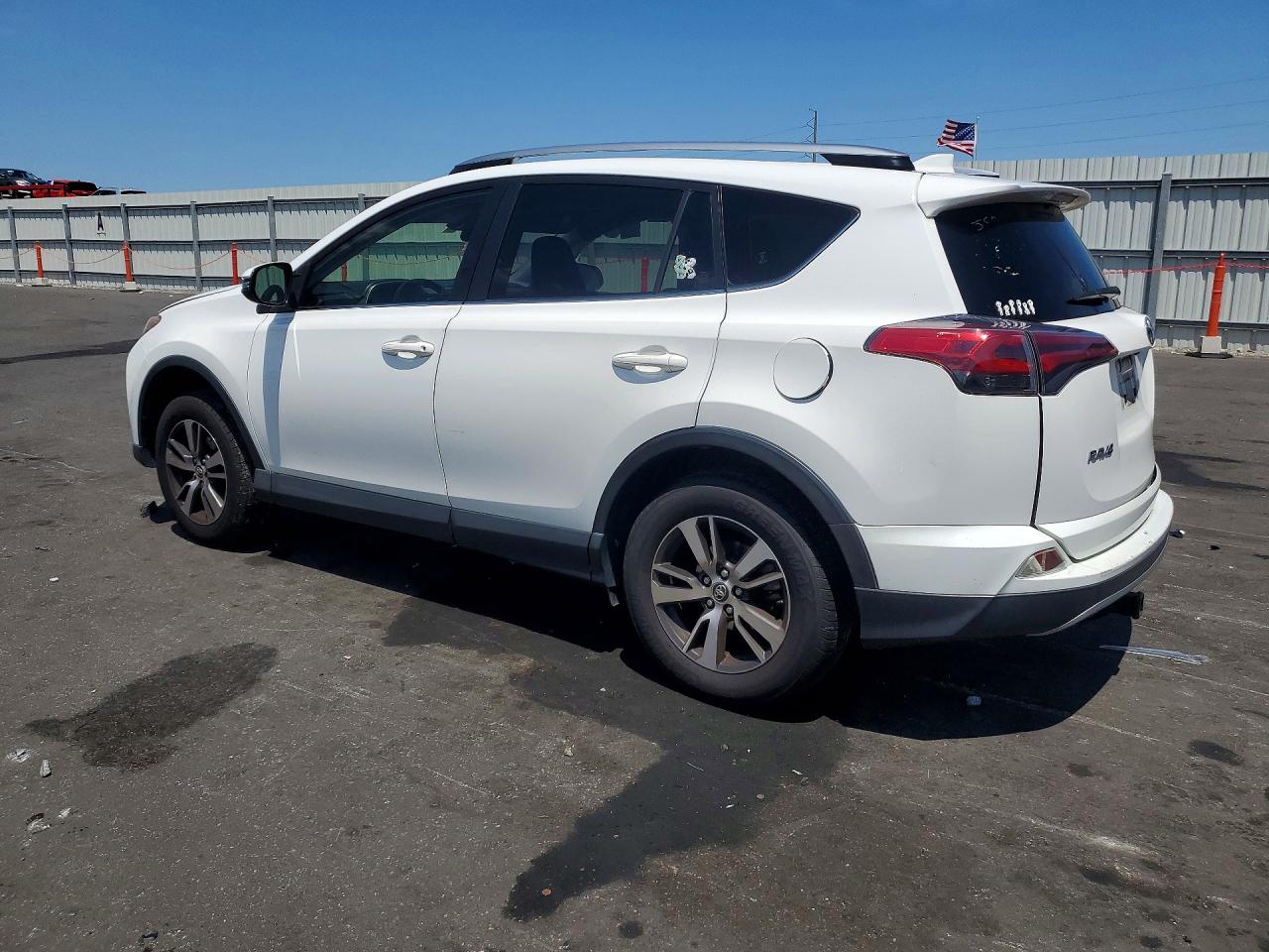 2018 TOYOTA RAV 4 — VIN JTMWFREV6JJ162955 — photo 2